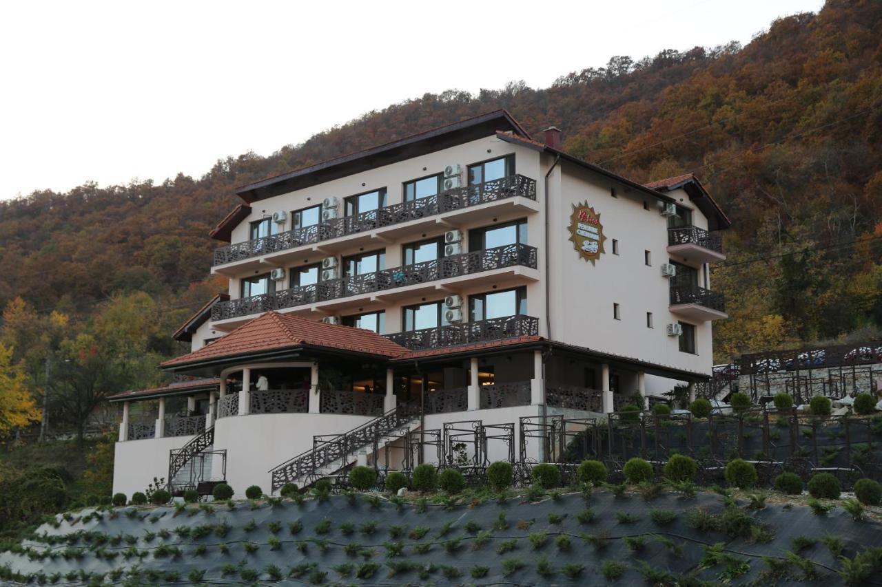 Bliss Dubova Bed & Breakfast Exterior photo